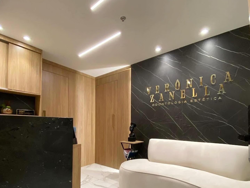 Foto de Dra. Verônica Zanella Odontologia e Estética Avançada