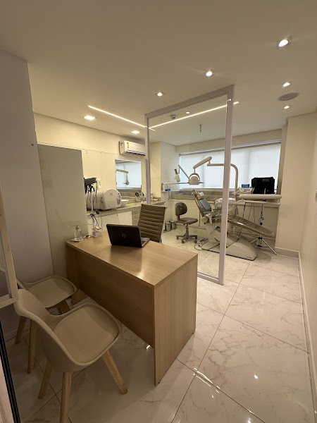 Foto 2 de Dra. Victória Assis Odontologia e Harmonização Orofacial