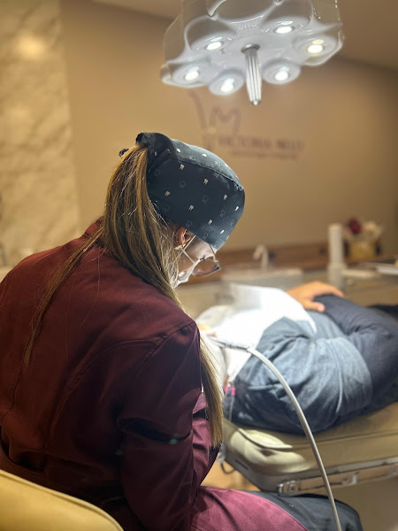 Foto 3 de Dra. Victoria | Dentista Especialista em Implantes em Itajaí