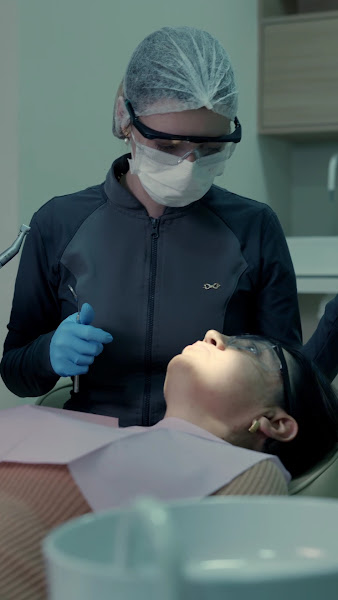 Foto 2 de Dra. Vitória Adamy | Odontologia Estética