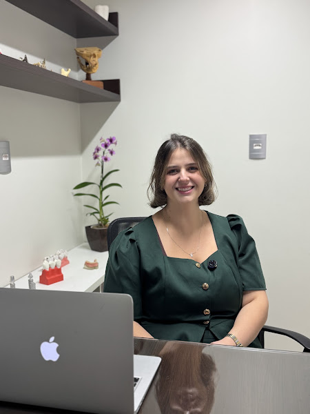 Foto 2 de Dra. Vitória Emília - Cirurgiã-Dentista
