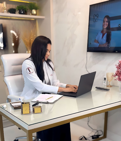 Foto 2 de Dra. Vitória Mariana | Dentista Aracaju | Aparelho Invisível e Clareamento Dental