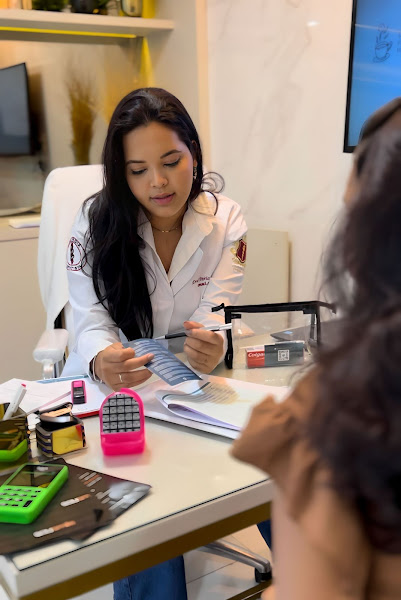 Foto 3 de Dra. Vitória Mariana | Dentista Aracaju | Aparelho Invisível e Clareamento Dental