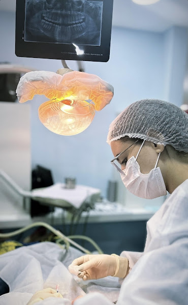 Foto 3 de Dra Vitória Queiroz | Dentista | Prótese Dentária | Clareamento