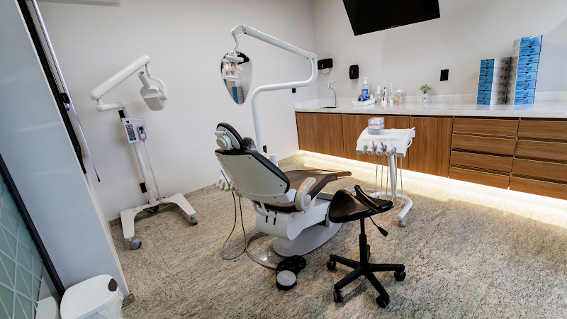 Foto 3 de Dra. Viviane Gatti Dentista em Limeira: Odontologia Estética, Lente de Contato, Faceta, Clareamento Dentário e Implante.