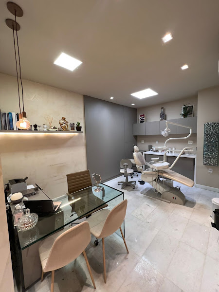 Foto 2 de Dra. Viviane Sá Odontologia - Implante Dentário