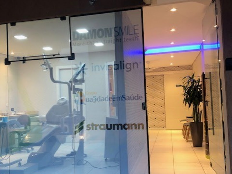 Foto 7 de Dra. Vladja Torno | Facetas em Resina Composta em Curitiba