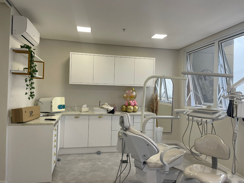 Foto 9 de Dra Yanca Souza - Implantes dentários | Ortodontia | Lentes de contato | Clínico geral.