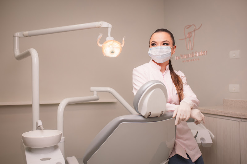 Foto 2 de Dra Yançanã Gruber - Dentista Curitiba