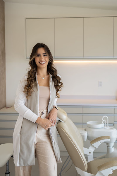 Foto 3 de Dra. Yasmim Ferraz | Dentista Niterói 24h