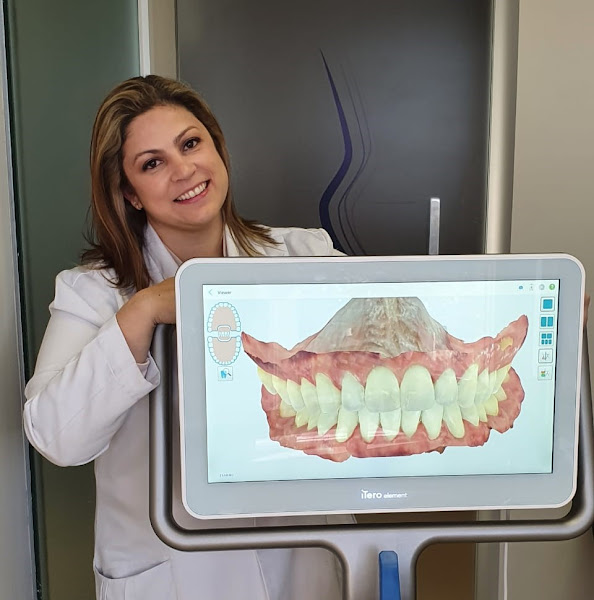 Foto 2 de DraCamila Braz Cavalhero/Dentista Maringá Londrina/Invisalign/Sousmile/Odonto Sono/Halitose/Alinhadores Ortodônticos