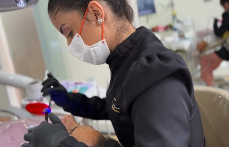 Foto 2 de DTM e Dor Orofacial e Odontologia Estética - Dra. Larissa Fornagiero