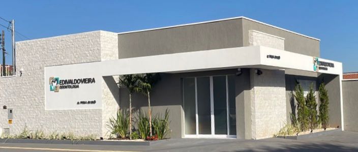 Foto 3 de Edivaldo Vieira Odontologia/Implante Dentário/Protése Dentária/Facetas em Porcelana/Endodontia