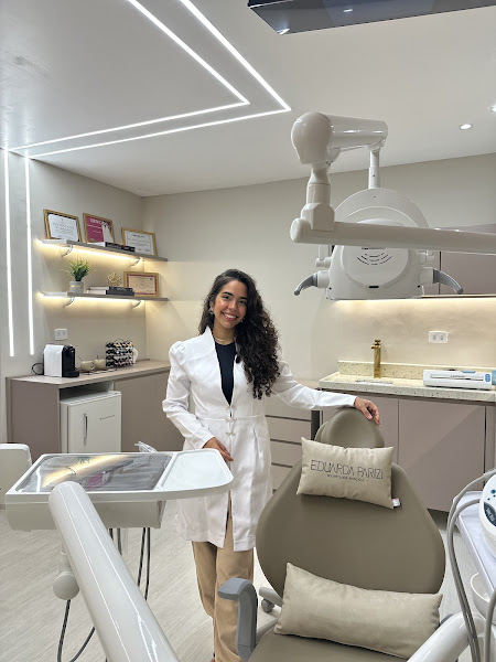 Foto 2 de Eduarda Parizi | Odontologia Avançada