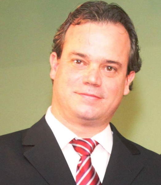 Foto 2 de Eduardo Brasileiro Ortodontia