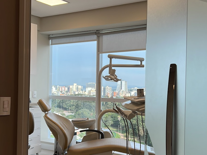 Foto 2 de Eduardo F R de Bitencourt - Dentista em Porto Alegre