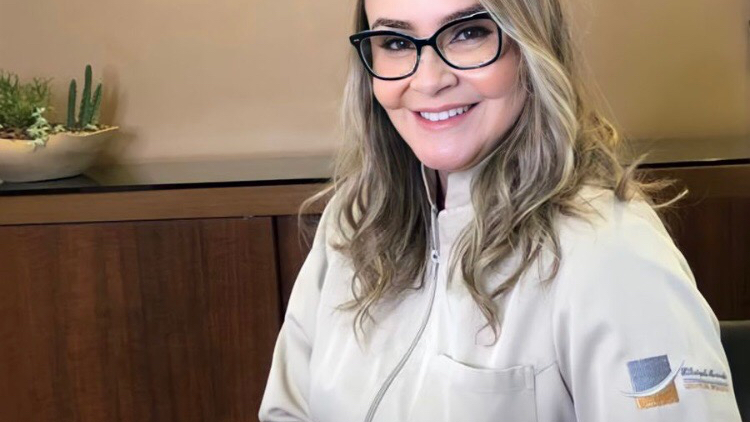 Foto 2 de Elisângela Marcondes • Odontologia Especializada • Cirurgiã Dentista