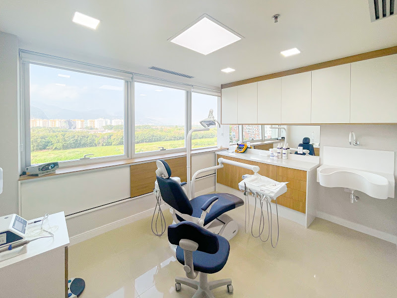 Foto 3 de EM Odontologia | Dentista 24h Barra da Tijuca