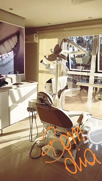 Foto 3 de Emilia Peter - Odontologia