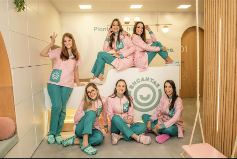 Foto 2 de Encantas Odontopediatria /Ortodontia/ Frenectomia a Laser