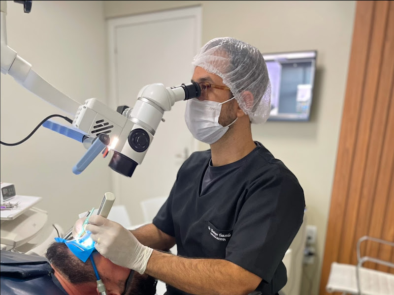 Foto de Endodontia Microscópica Henrique Tancredo