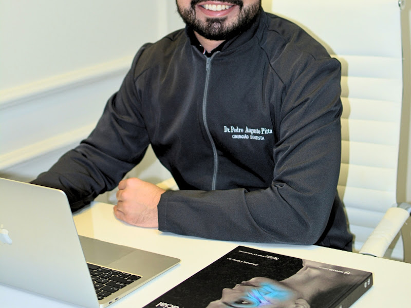 Foto de Endodontista Dr Pedro Pitta | Dentista em Maringá | Endodontia | Odontologia | Tratamento de Canal