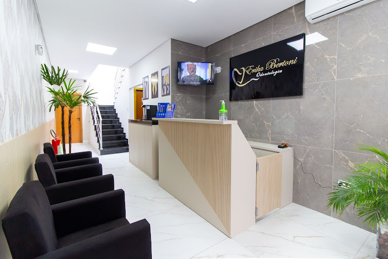 Foto 2 de Erika Bertoni odontologia