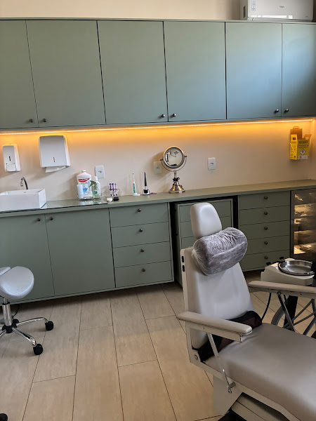 Foto 2 de Estética Dental e Implantes - Dr. Guilherme & Dra. Pietra