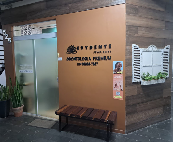 Foto 2 de Evydente Especialidades e Soluções em Odontologia - Dentistas: Anderson, Camila, Déborah e Isabela.