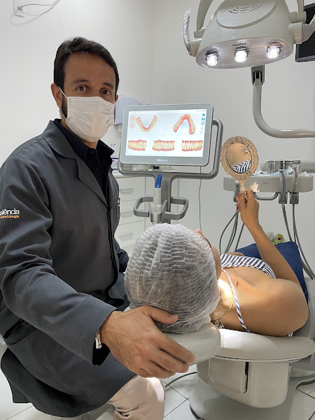 Foto 3 de Excelência Odontologia (Invisalign Doctor | Implantes | Prótese| Facetas)
