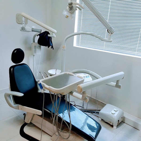 Foto 2 de Fábia Guimarães Cirurgiã Dentista