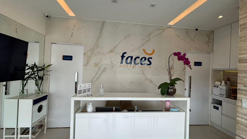 Foto 3 de Faces Odontologia Especializada - Lentes de Contato Dental