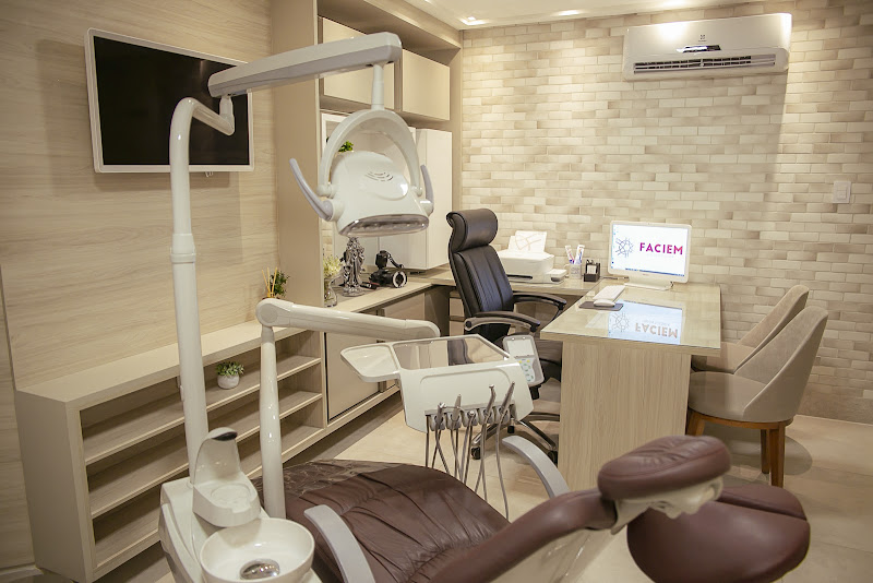 Foto 2 de FACIEM Odontologia