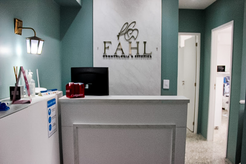 Foto 2 de Fahl Odontologia & Estética | Implantes e prótese dentaria. Dr. Felipe Fahl