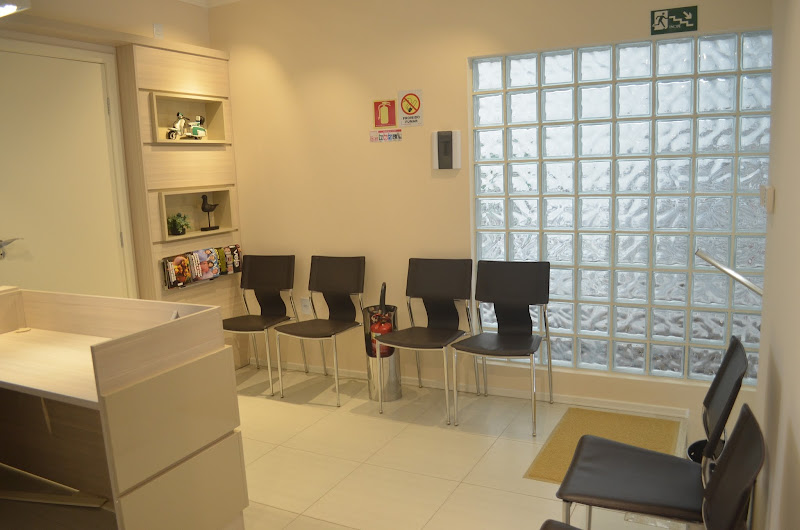 Foto 2 de Fernanda Haas - odontontologia periodontia implantodontia e urgência