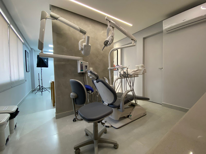 Foto 2 de Fernandes Nobre Reabilitação Orofacial João Pessoa - Prótese Protocolo, Implantes, Facetas, Lentes de Contato, Invisalign