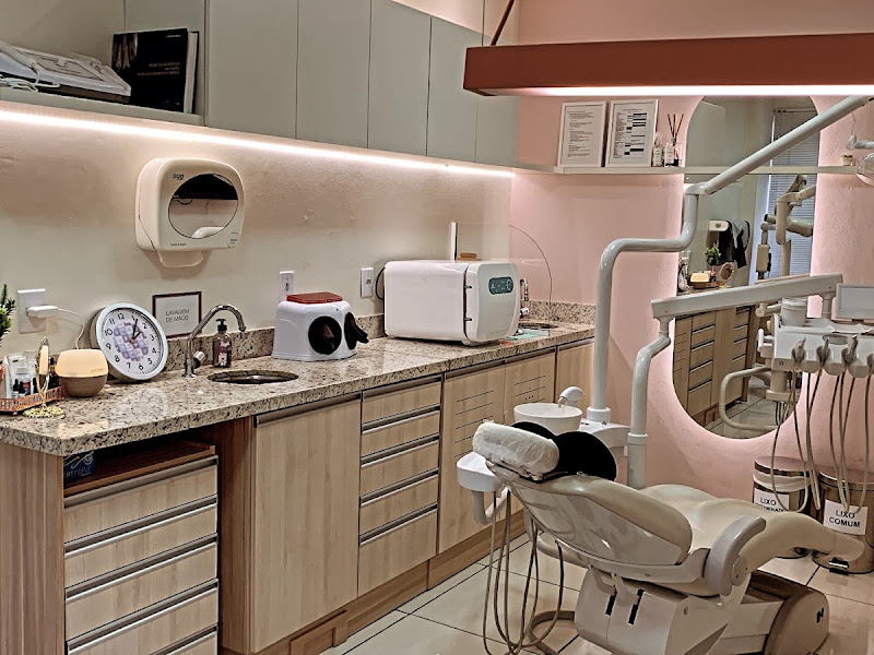 Foto 2 de Flávia Marquezan - Endodontia