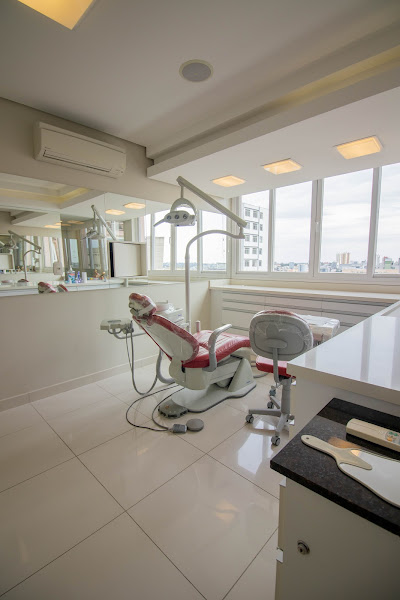 Foto 3 de Fonini Odontologia | Implantes Dentários, Prótese Protocolo e Ortodontia