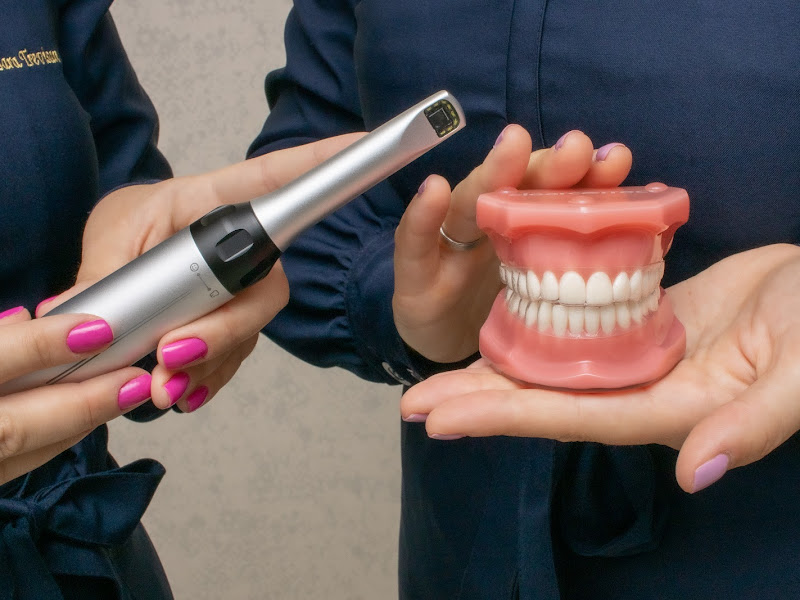 Foto 7 de Fonini Odontologia | Implantes Dentários, Prótese Protocolo e Ortodontia