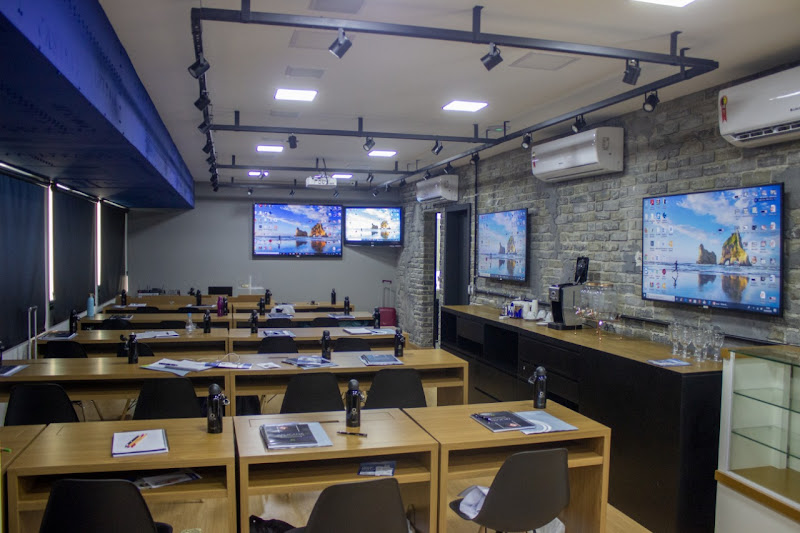 Foto 2 de Frezato - Cursos avançados para dentistas