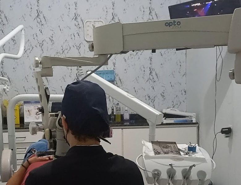 Foto 3 de FURTAT ODONTOLOGIA - Endodontia Microscópica