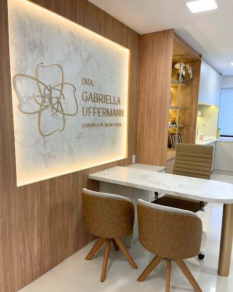 Foto 2 de Gabriella Uffermann - Dentista em Canoas | Limpeza, Clareamento, Lentes, Botox e Tratamento de Canal