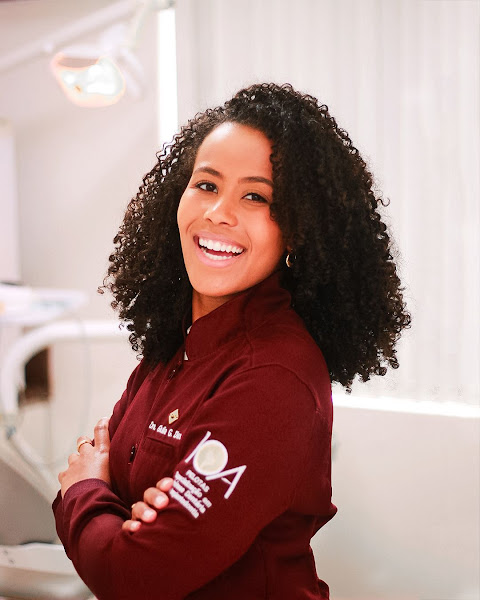 Foto 3 de Giulia Dias | Dentista