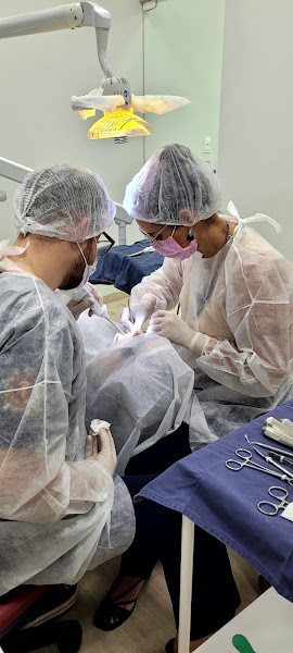 Foto 2 de GIULIENE PASSONI ESTOMATOLOGISTA IMPLANTODONTISTA E PERIODONTISTA