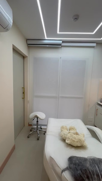 Foto 3 de Harmonização, Botóx e Lipo de Papada | Dra. Fabiana Mendonça