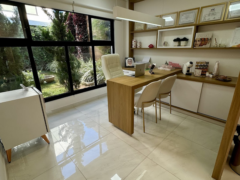 Foto 2 de Harmonização Facial Cascavel Dra. Larissa Gargioni