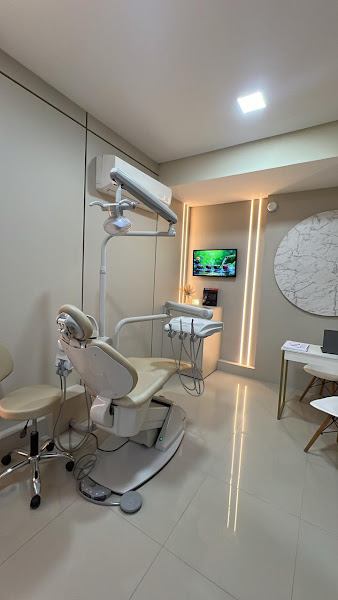 Foto 2 de Harmonização Facial e Odontologia Especializada - Dra. Caroline Maicá Kaspary