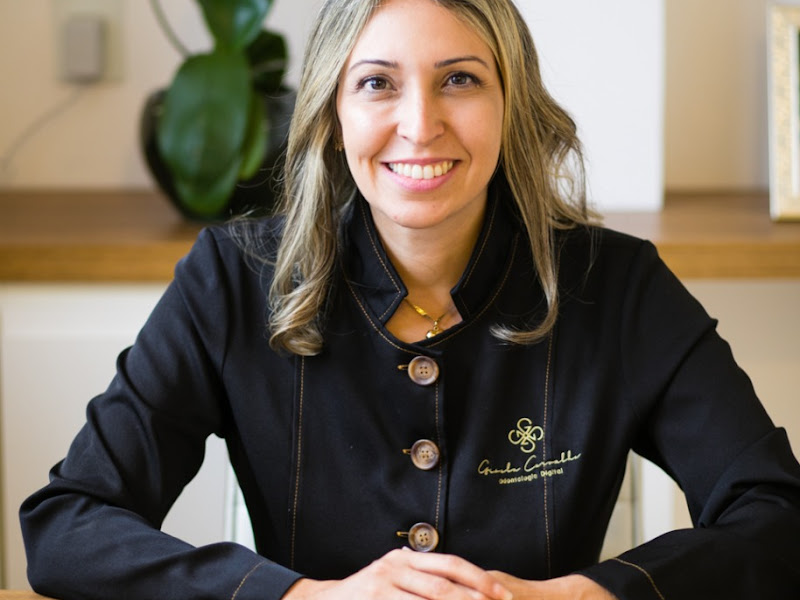 Foto 7 de Harmonização Facial e Ortodontia - Dra Claudia Vidal