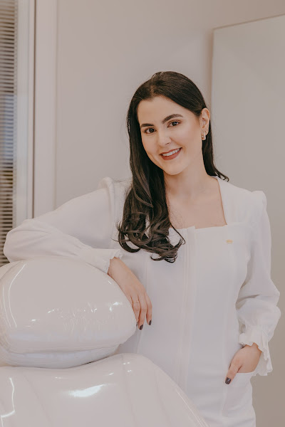 Foto 2 de Harmonização Facial | Preenchimento Labial | Botox - Dra. Luisa Giacomini em Porto Alegre