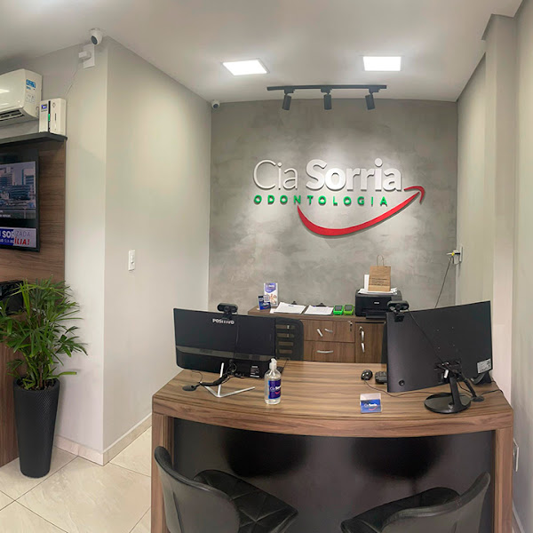 Foto 3 de Implante Dentário | Dentista | Cia Sorria Odontologia | Centro | Varginha - MG